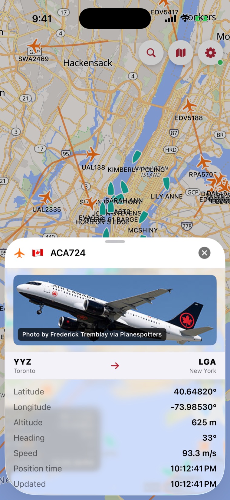 Cielos iOS app showing a live Air Canada flight with route, aircraft photo, and telemetry